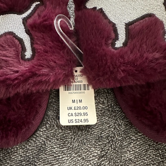 PINK slippers. - Picture 3 of 4